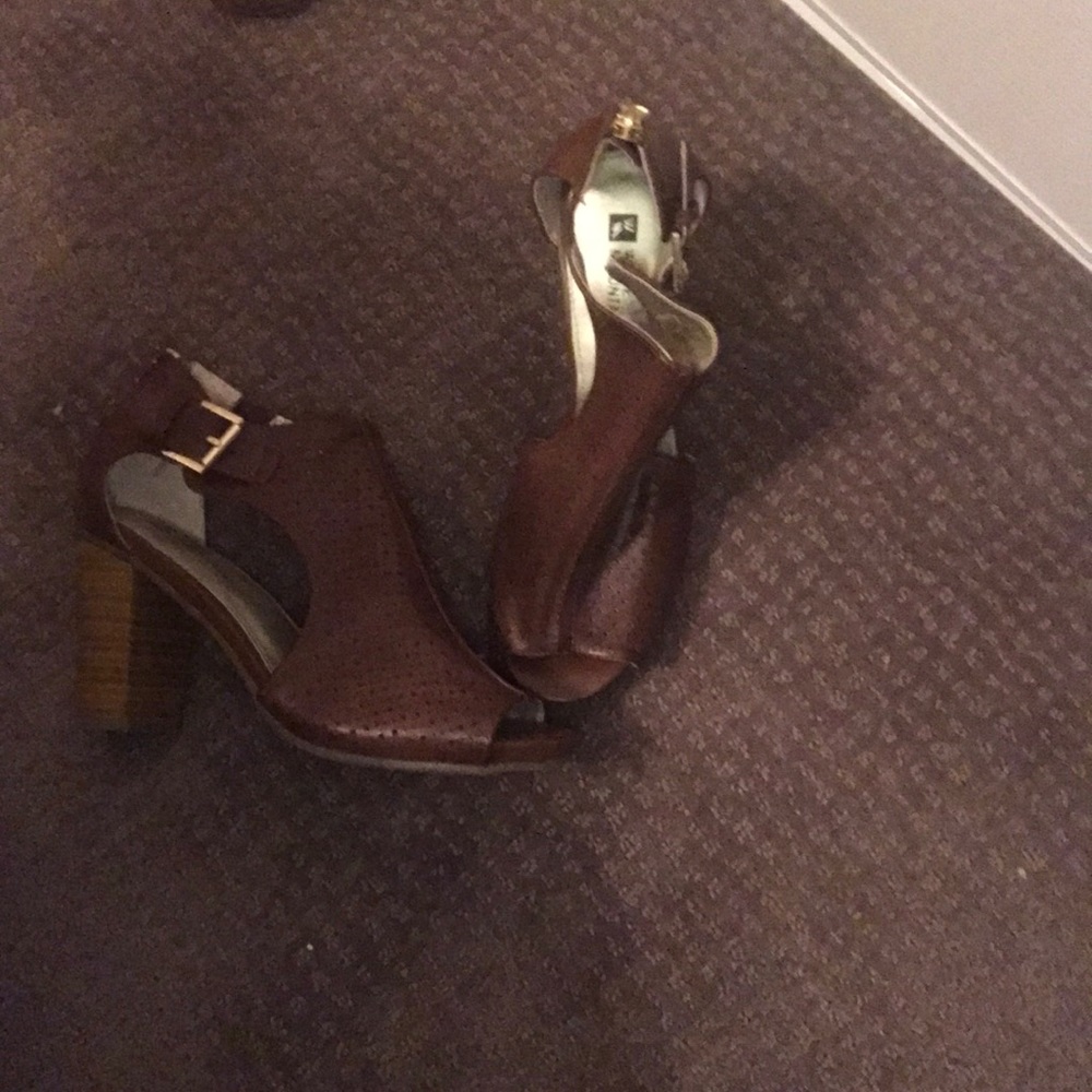Brown heel